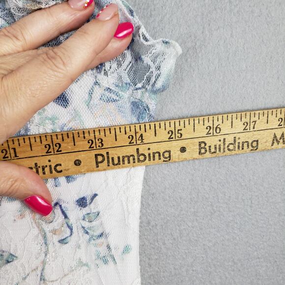 Avenue Size 18/20 Lace Overlay Flowy Top White Blue Floral Fairycore Whimsical - Picture 8 of 10